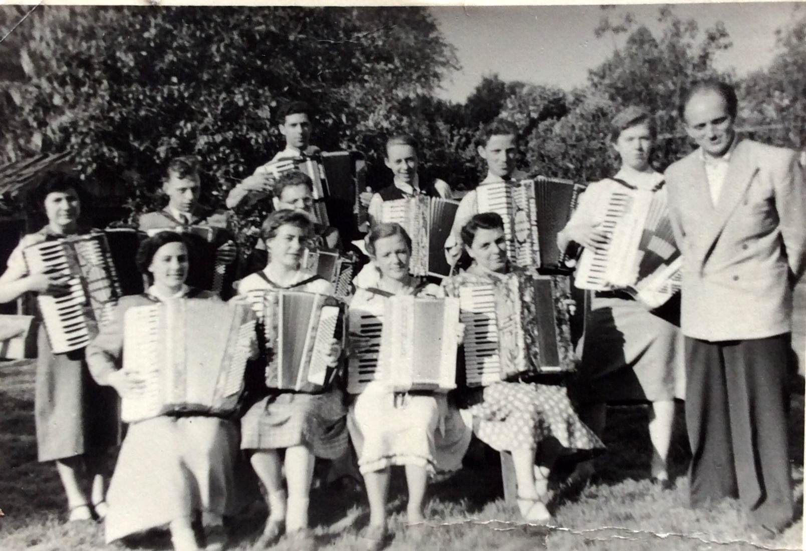 ACCORDION CLUB- LEIDEN HOLLAND....HANS TOP ROW....NO. 2 GROUP - CLASSICAL....I WAS 13 YEARS OLD....