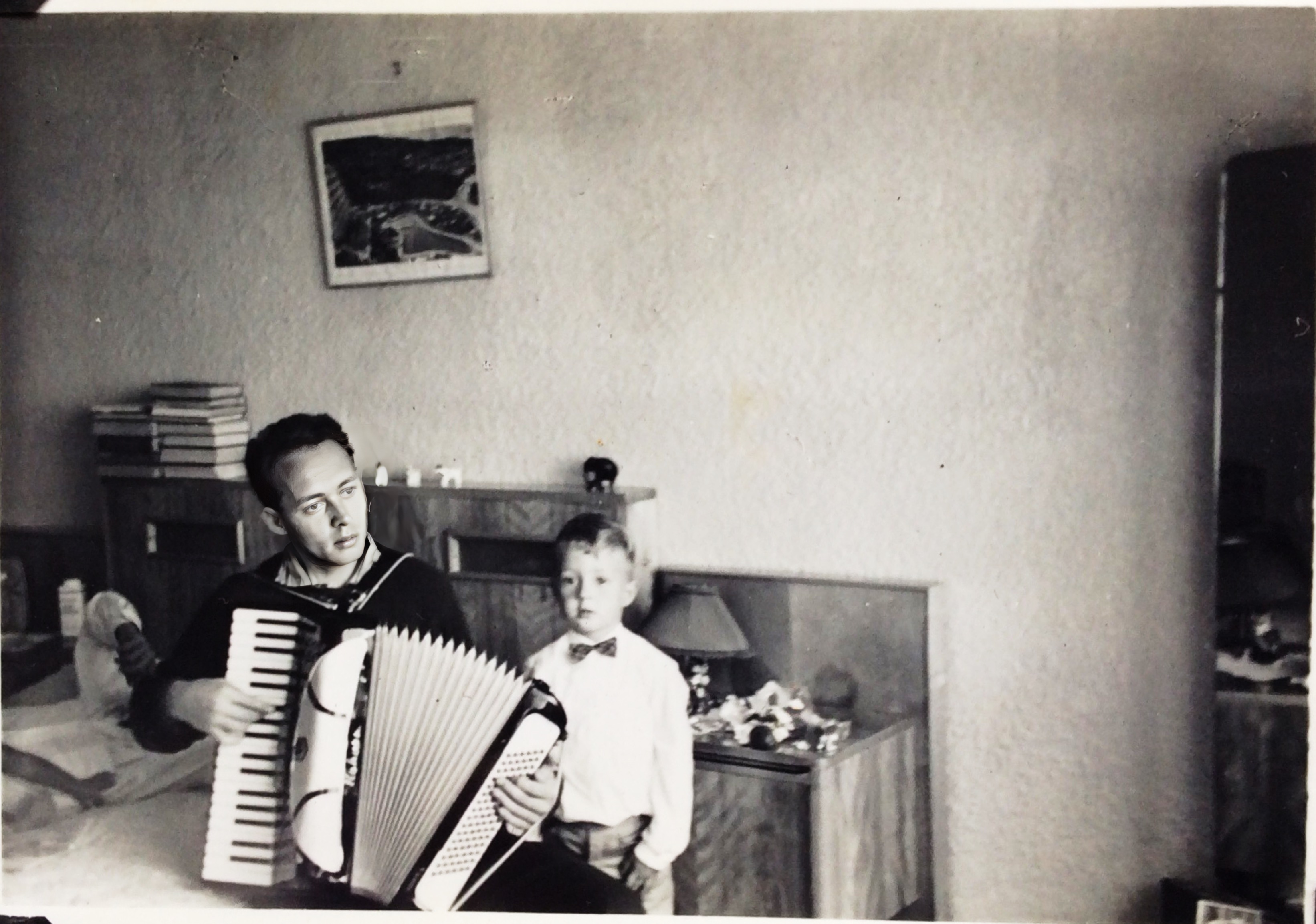 VREDEHOEK FLAT...THE SMALLEST FLAT WE EVER HAD, ONLY 2 ROOMS....HANS PLAYING MY HOHNER ACCORDION....