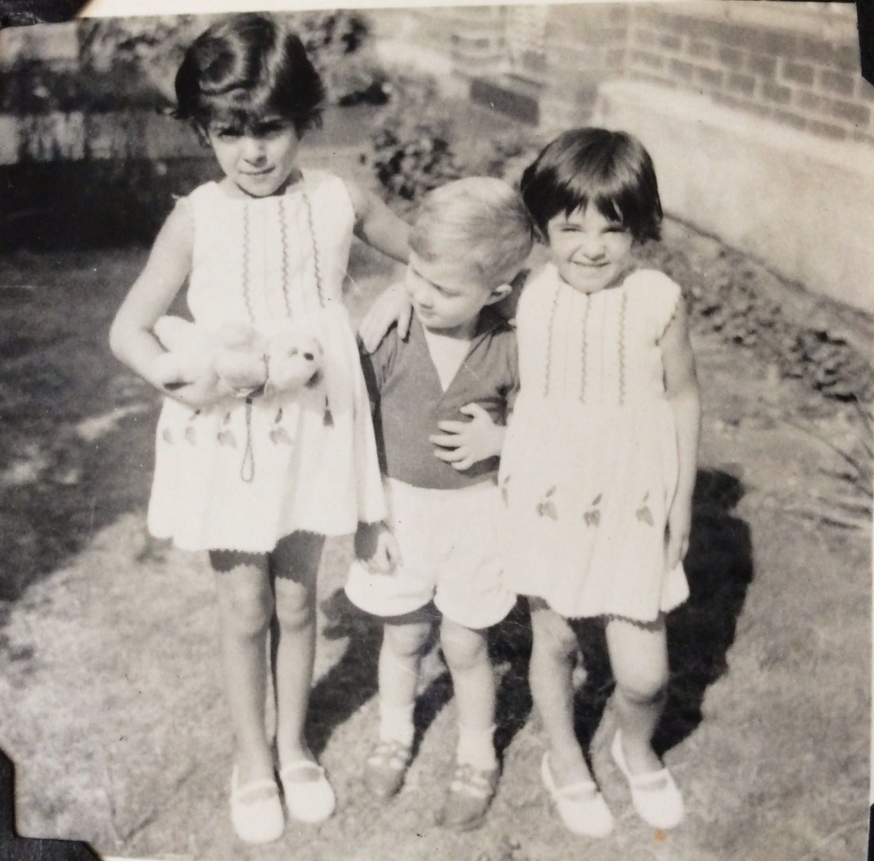 Michael and the Capes girls, Linda and ???? March 1960