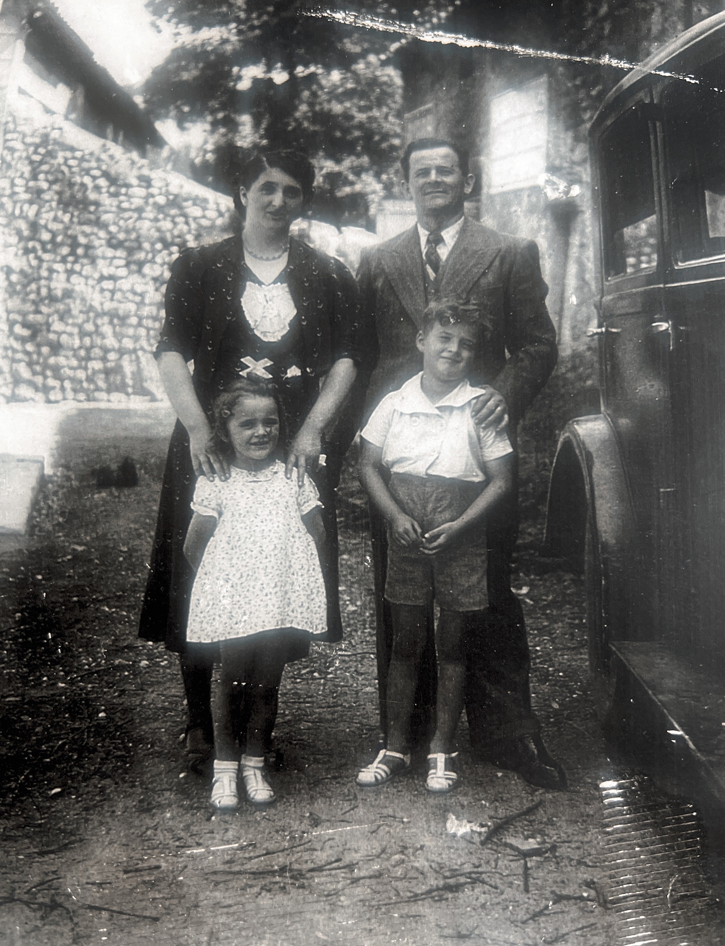 À Labeaume le 15 août 1939, mes grands parents, mon père et ma tante Arlette.