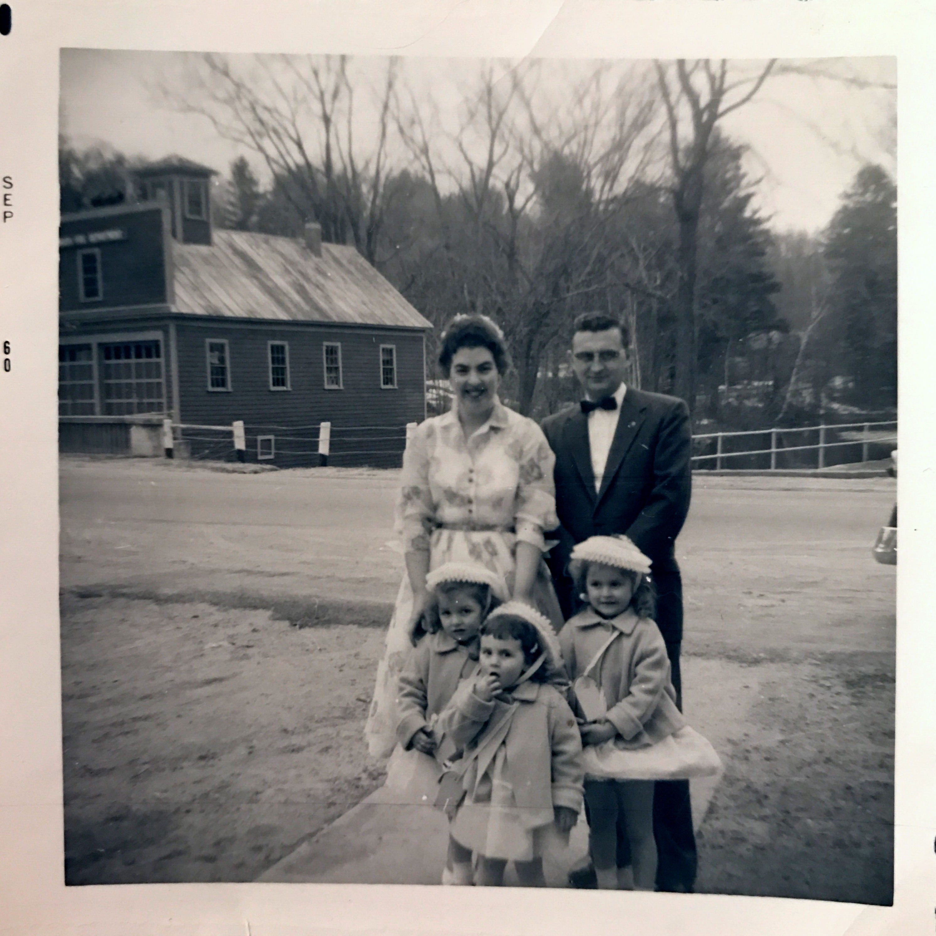 September 1960 - Mom, Dad, Sylvia, Vicky & Darlynn 