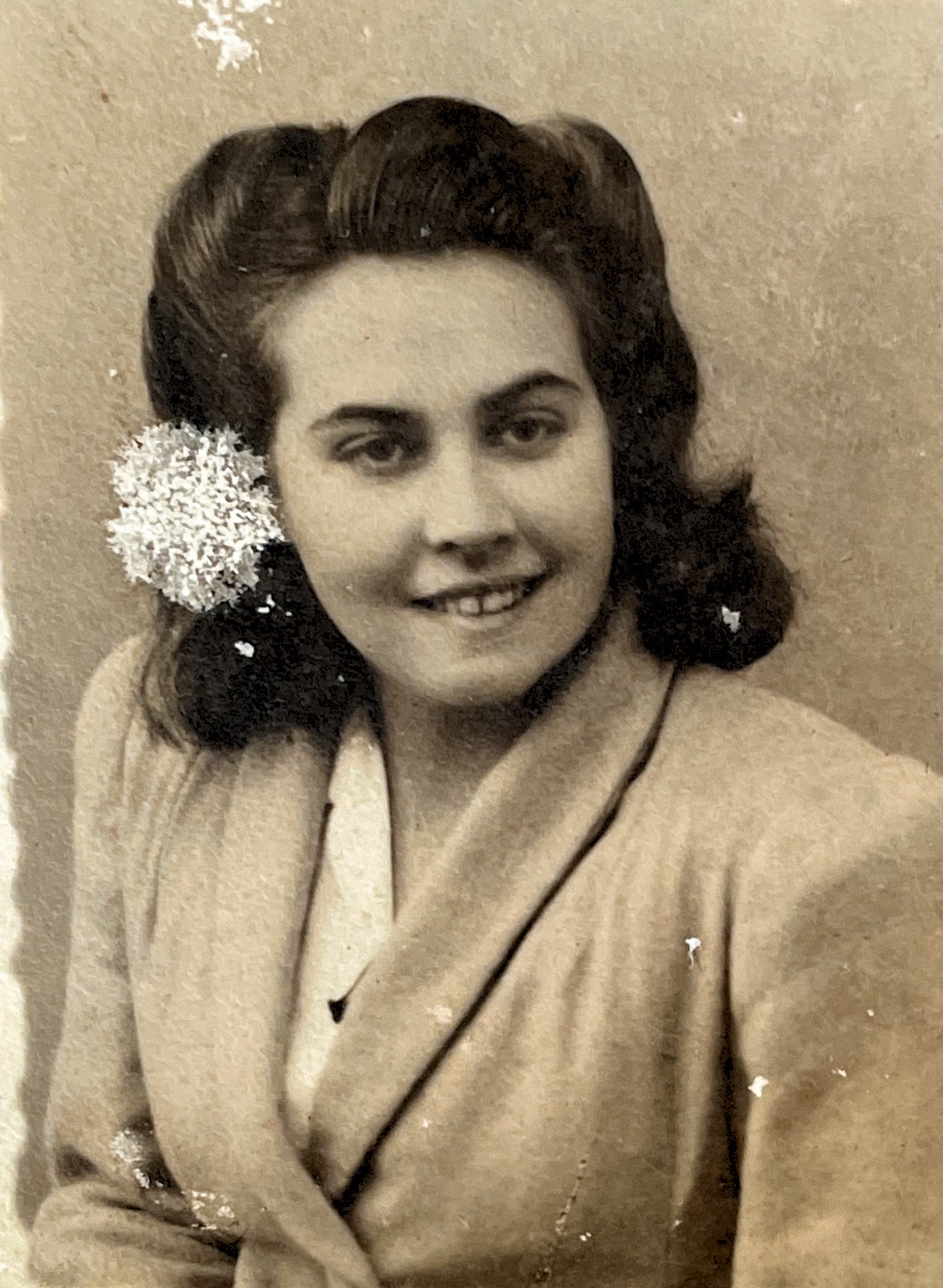 Oferecida à mãe em 14 de Fevereiro de 1946 com 16 anos