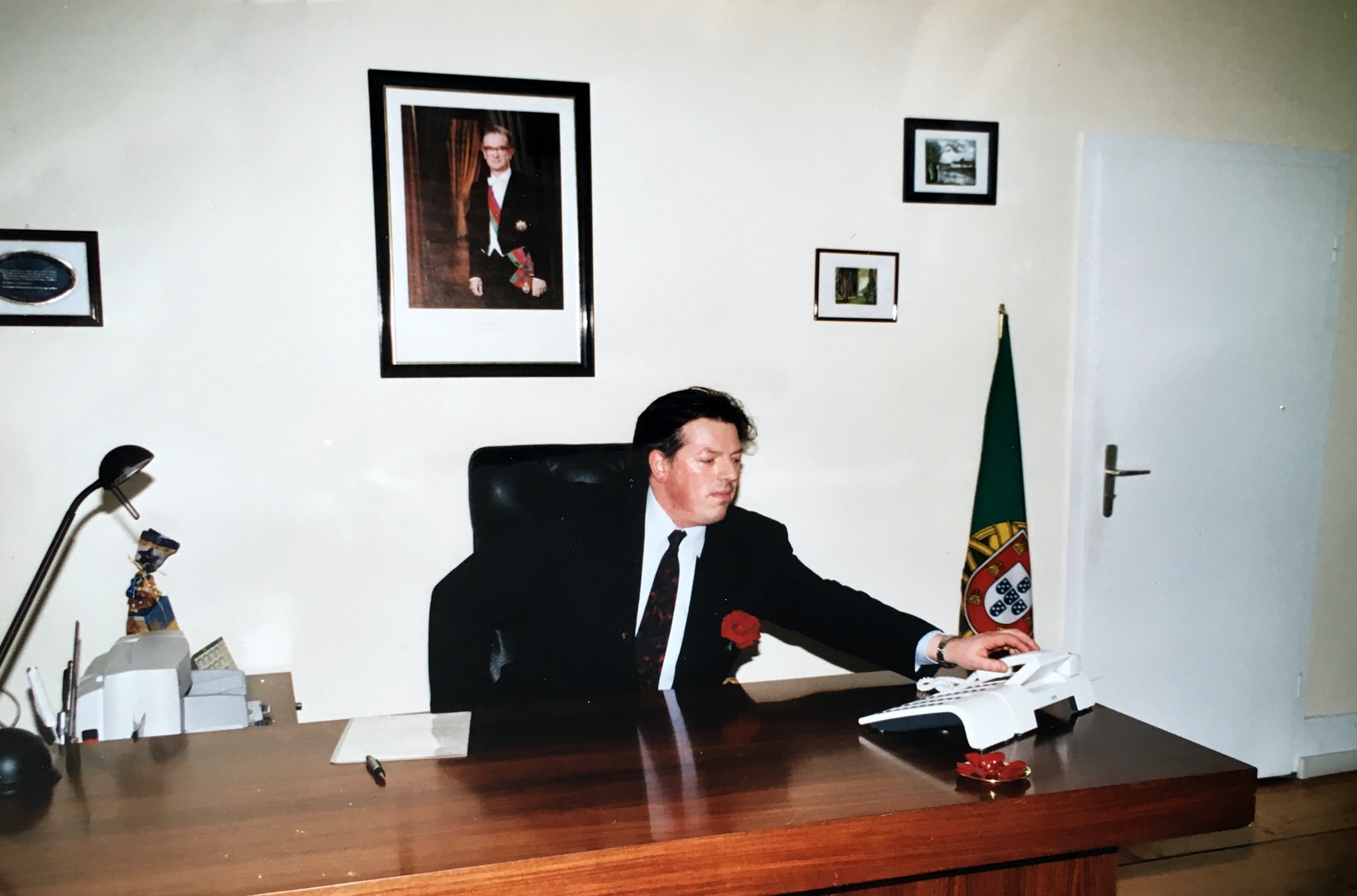 Portuguese Consul in Frankfurt Dec 2003
