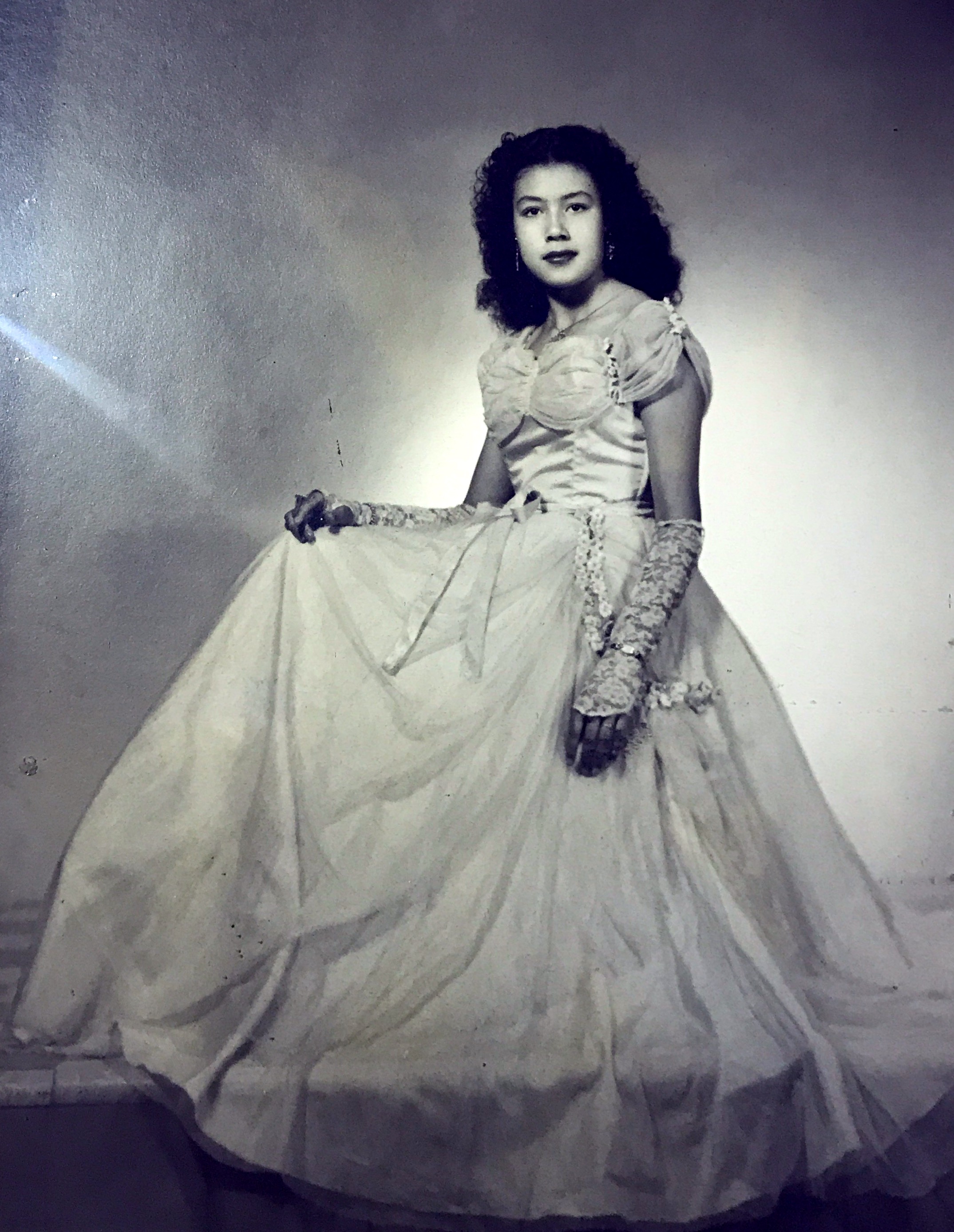 Elvia Zamora. XV años. Mexico 1955

My aunt Elvia, in her sweet
Sixteenths dress.