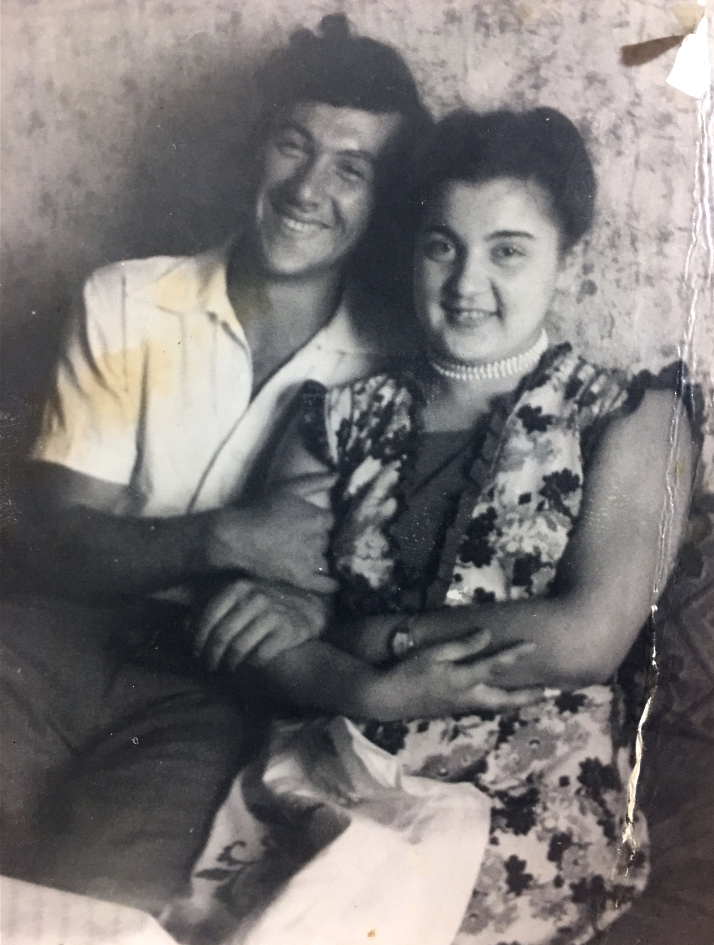 סבתא וסבא לפני 60 שנה בני 19. כך התחילה אהבה של כל החיים