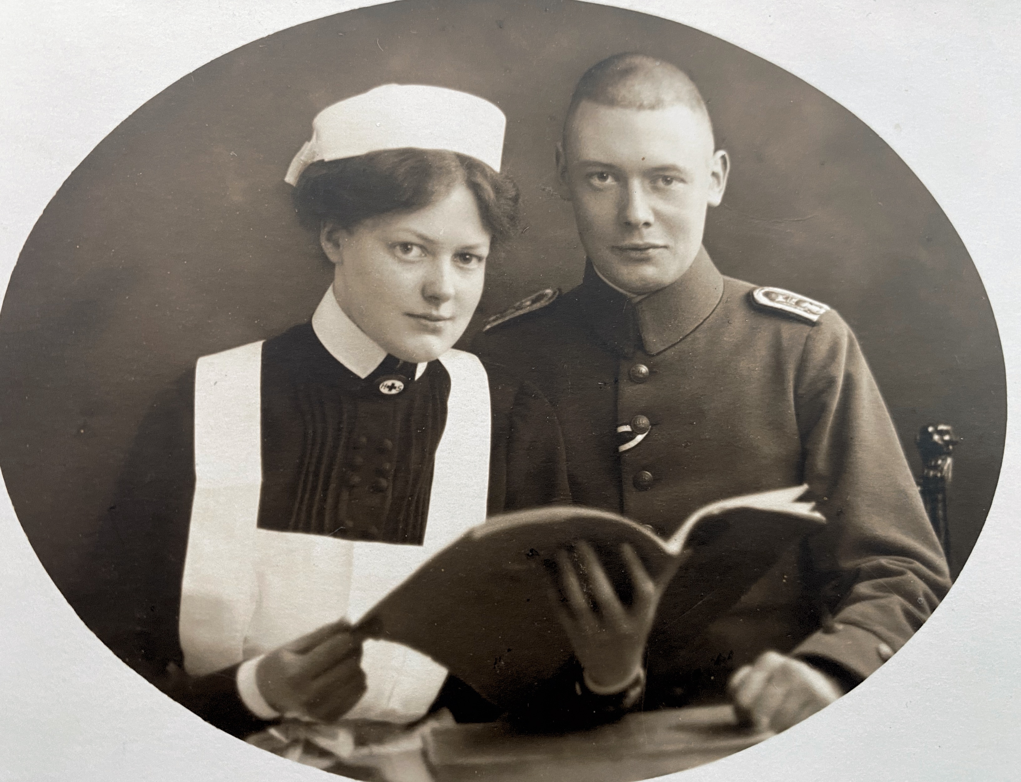 Albrecht Schwencker and his sister Hildegard Schwencker in 1917
