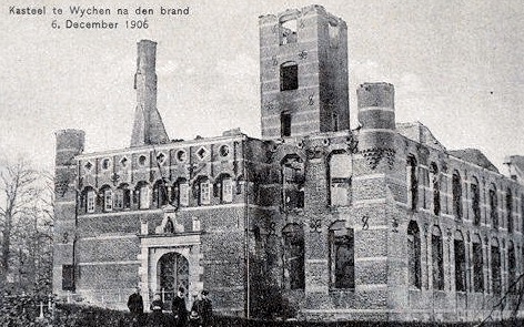 Carla Moors/Nederlandse Kastelen:
In 1906 is tijdens sinterklaasavond het Wijchense kasteel uitgebrand