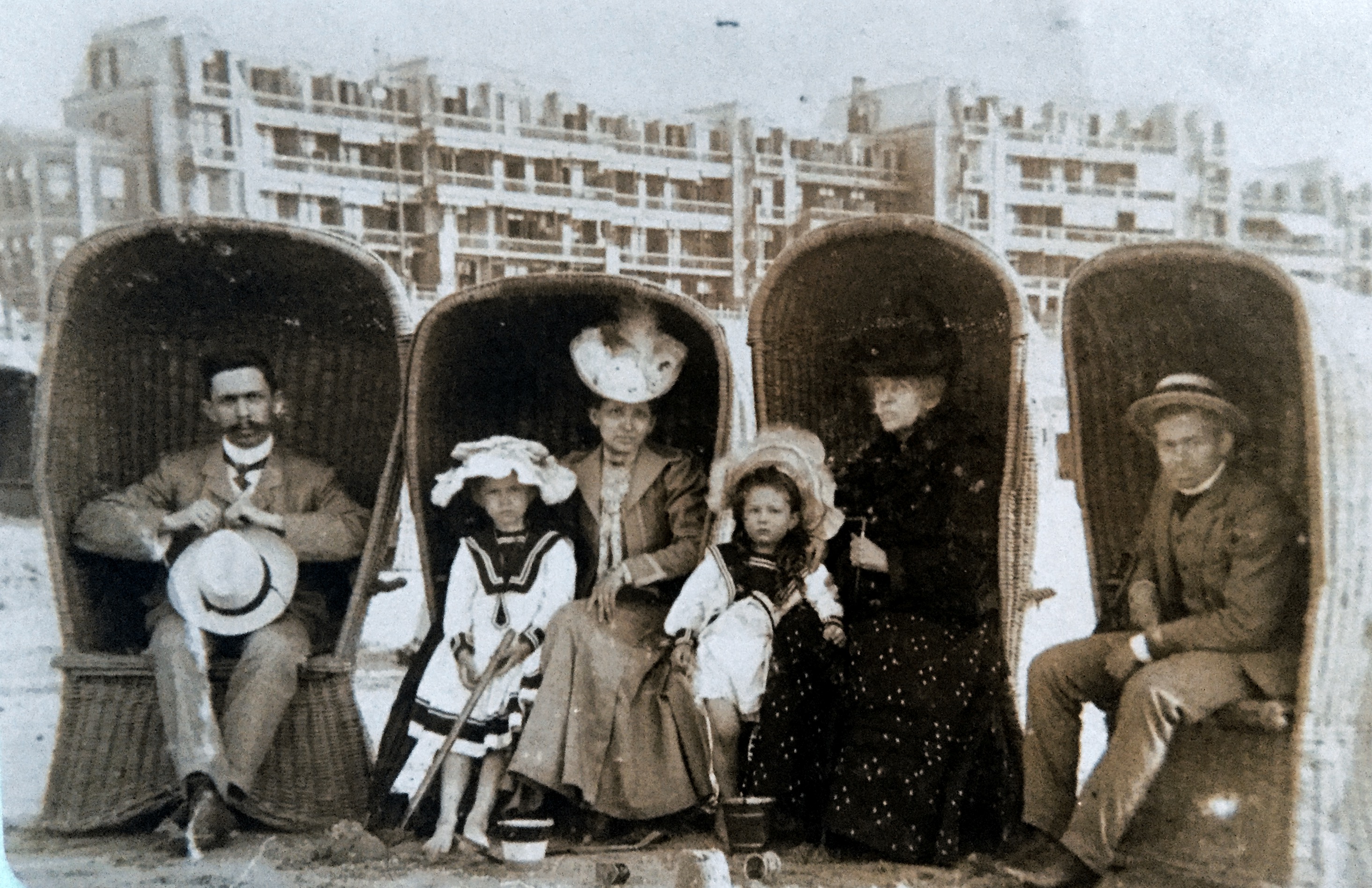 In the Dutch East Indies long service leave (up to 2 years!) in the ‘Mother country’ was a standard entitlement for public servants. This photo depicts my grand parents, my mother (the child on the right hand side), her elder sister + some unidentifiable relatives relaxing on the beach in front of the Grand Hotel (Scheveningen) in the summer of 1906.